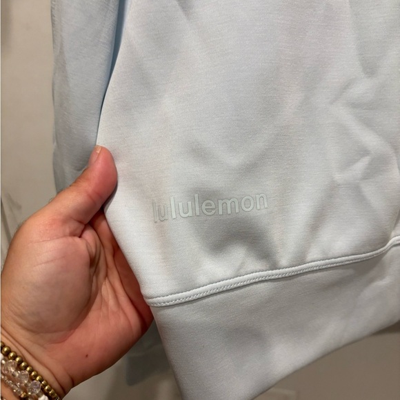 lLULULEMON Softstreme Perfectly Oversized Cropped Crew - Picture 4 of 4